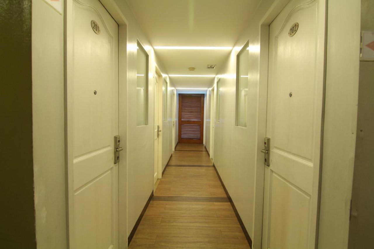 Oyo 24H City Hotel Near Makati Medical Center Makati City Buitenkant foto