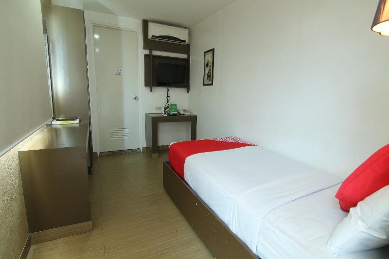 Oyo 24H City Hotel Near Makati Medical Center Makati City Buitenkant foto